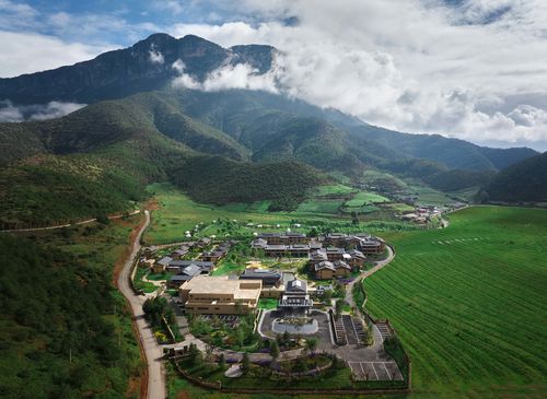 kasus perusahaan terbaru tentang Hotel Indigo Lugu Lake