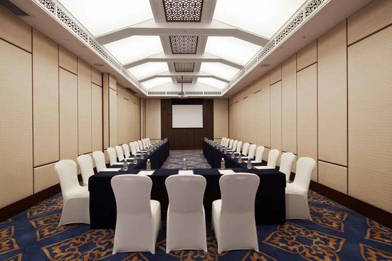 Gleville Southeast Asia Furniture Resort Set Ruang Makan Kayu Disesuaikan