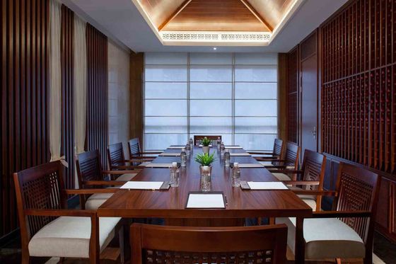 Gleville Southeast Asia Furniture Resort Set Ruang Makan Kayu Disesuaikan