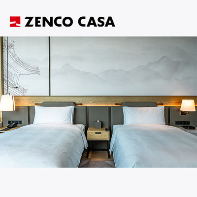 Furnitur kamar tidur hotel mewah termasuk tempat tidur ganda dan meja samping tempat tidur