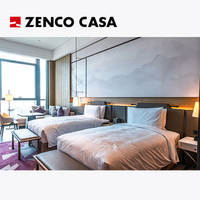 Furnitur kamar tidur hotel mewah termasuk tempat tidur ganda dan meja samping tempat tidur