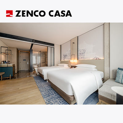 Set furnitur kamar tidur hotel termasuk tempat tidur tunggal dan meja samping tempat tidur